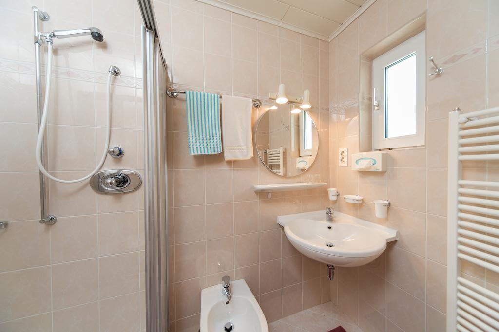Santa Cristina Val Gardena Kedul Lodge חדר תמונה
